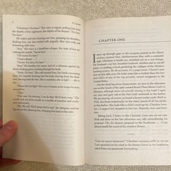 🌈2/$8  Fifty Shades Freed #3 in the Fifty Shades Series - Picture 9 of 12